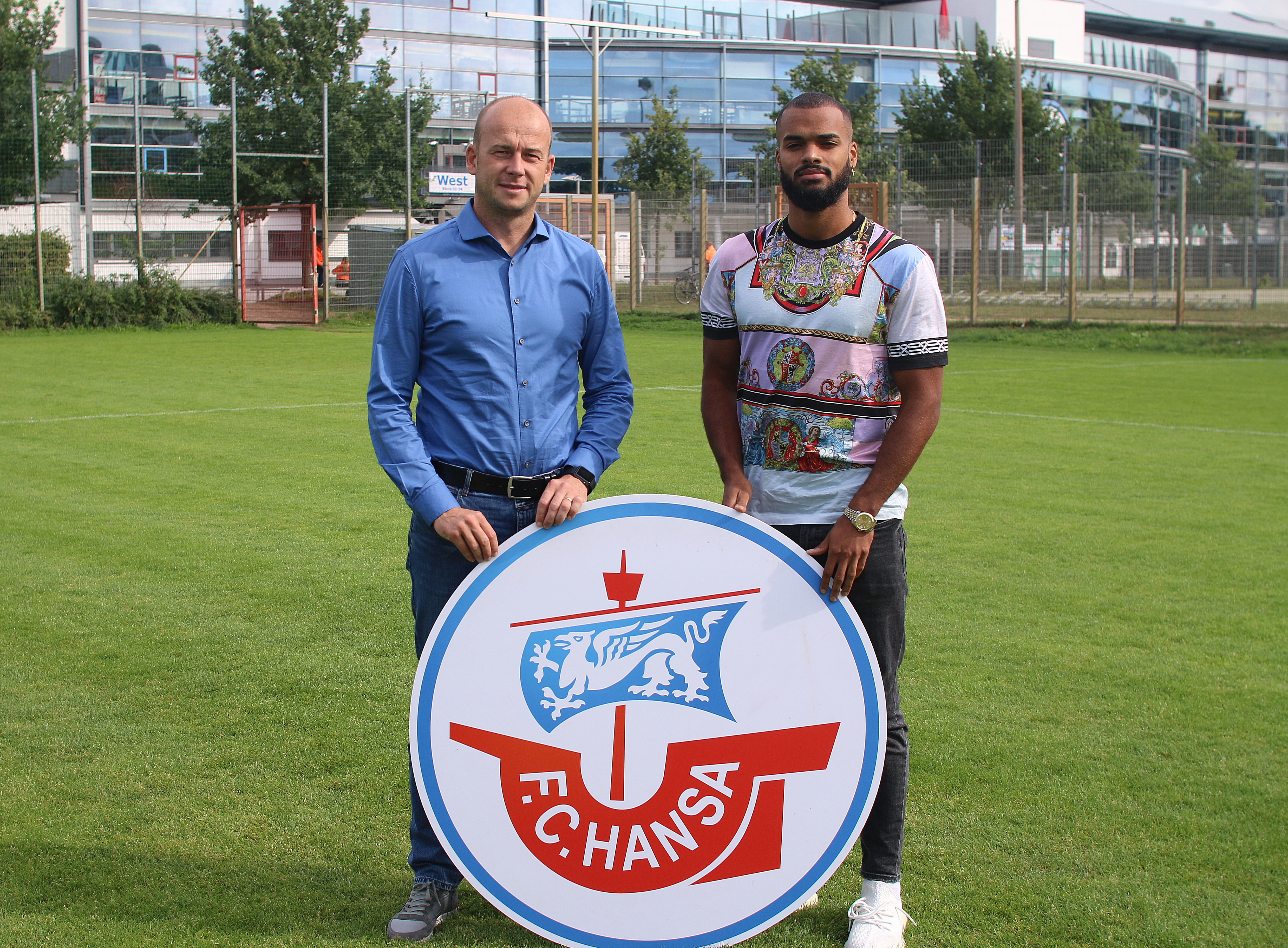 Hansa Rostock leiht Premier-League-Verteidiger Ofosu-Ayeh ...