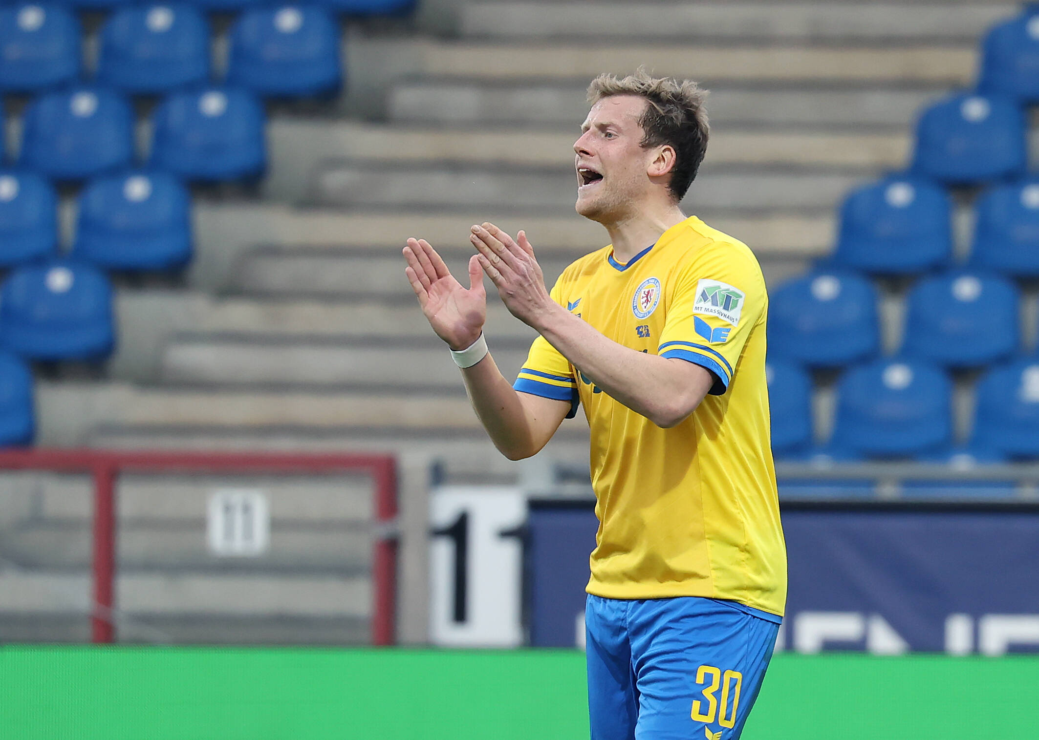 Bis 2024 Brian Behrendt verlängert bei Eintracht Braunschweig